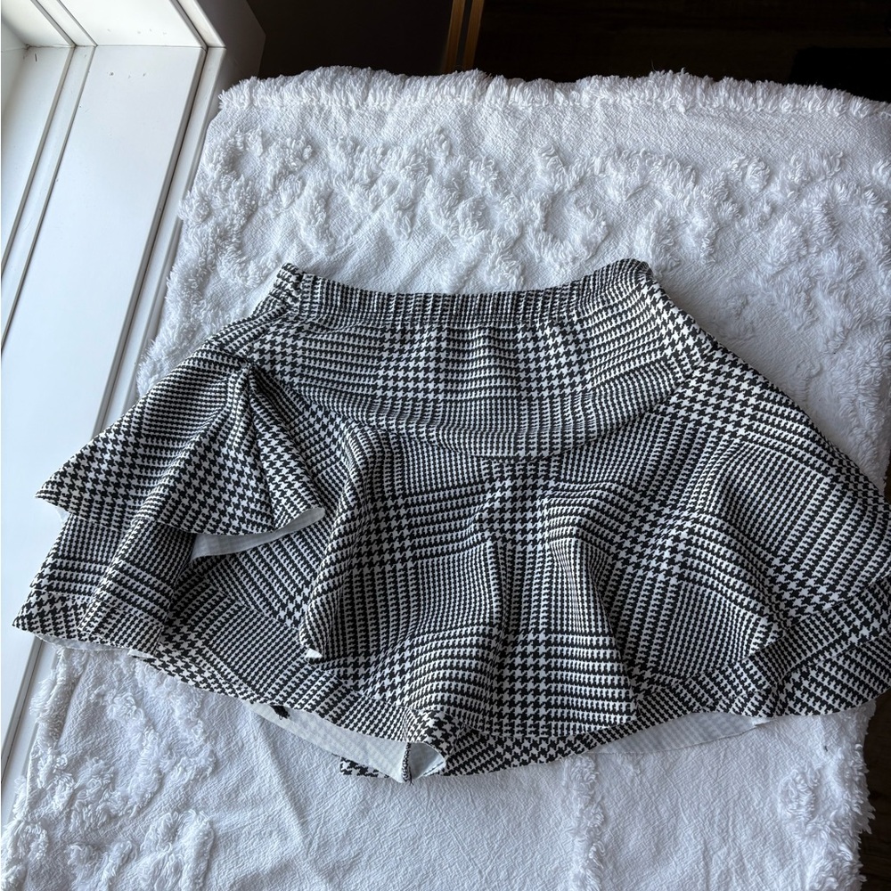 Liquido Black and White Houndstooth Mini Skirt